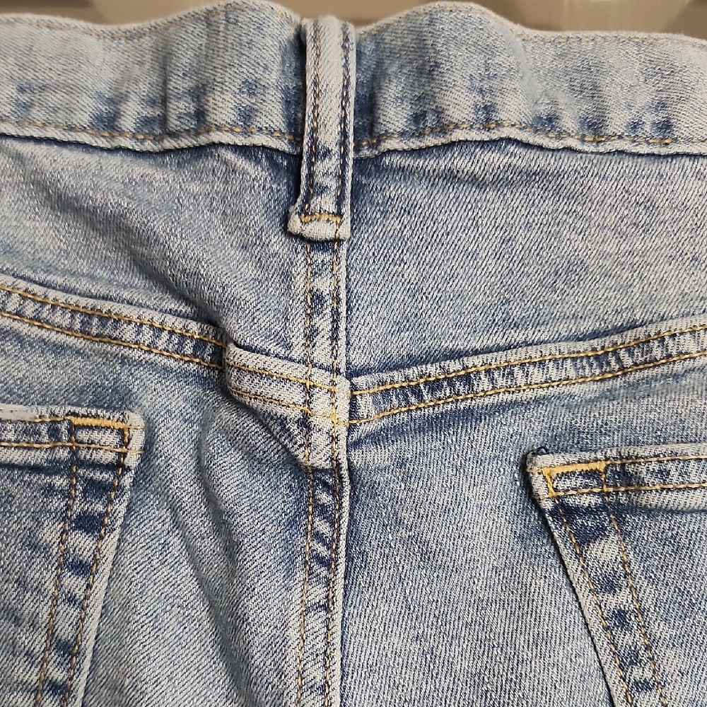 Old Navy Men's Light Blue Relaxed Jeans - Picture 12 of 15